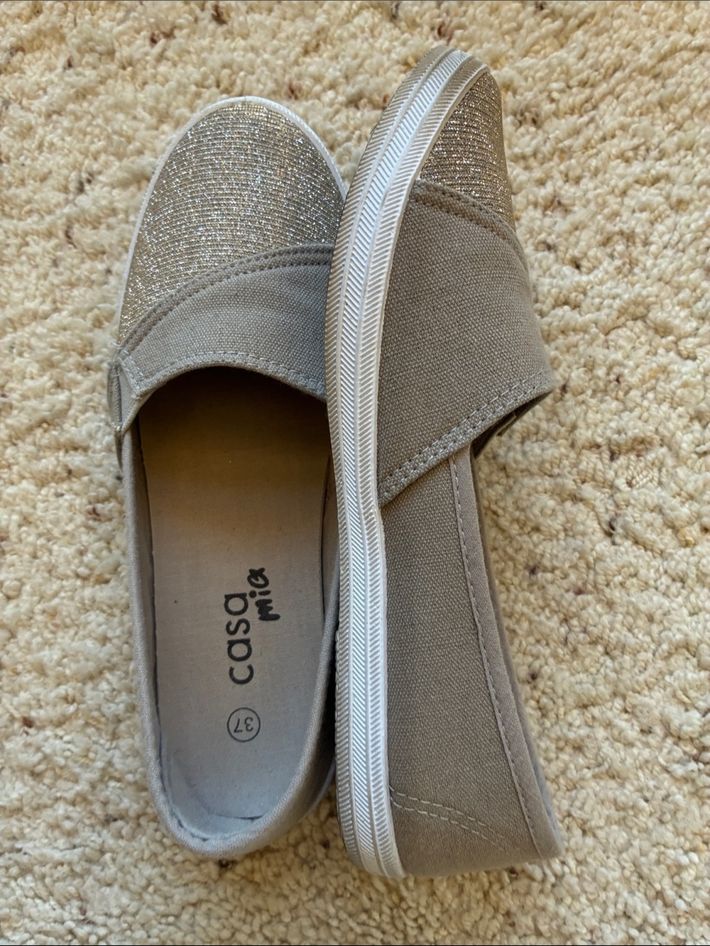 Cute gold/beige loafers, boat shoes